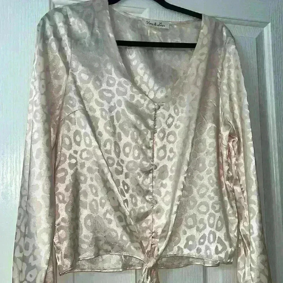 Vine and love cheetah print top - Picture 1 of 5